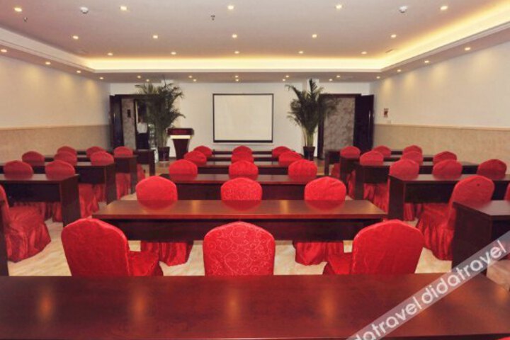 Huaqiao Hotel