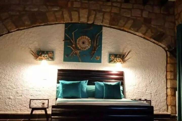 Room 3 of 37