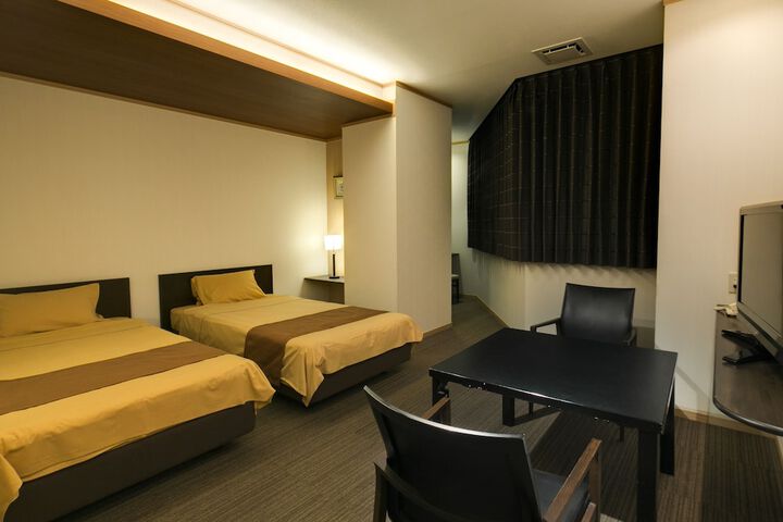 Room 13 of 80