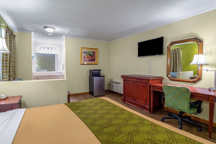 Room 9 of 15