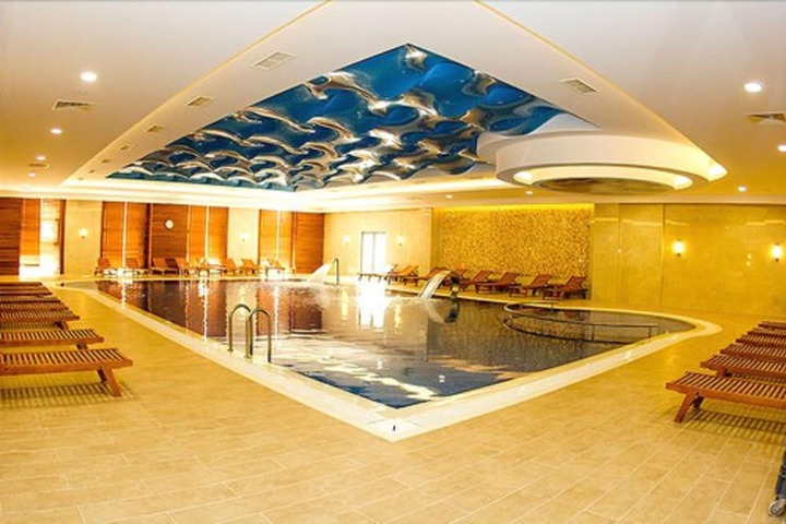 Pools & Facilities