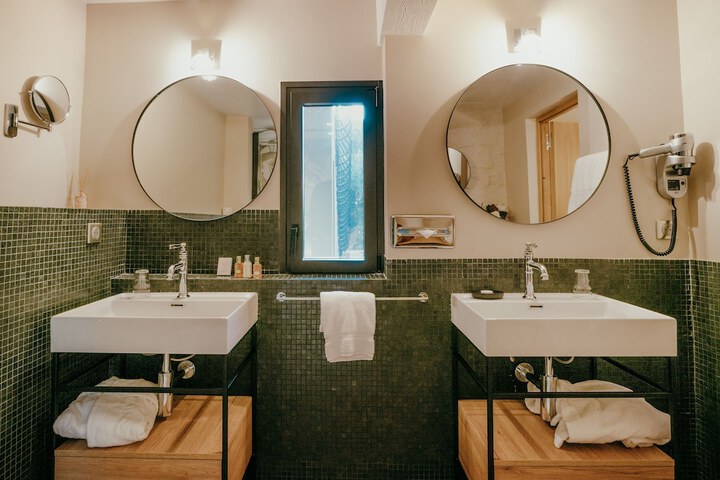 Room 53 of 92