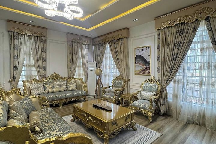 Room 13 of 27