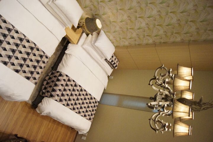 Room 16 of 140