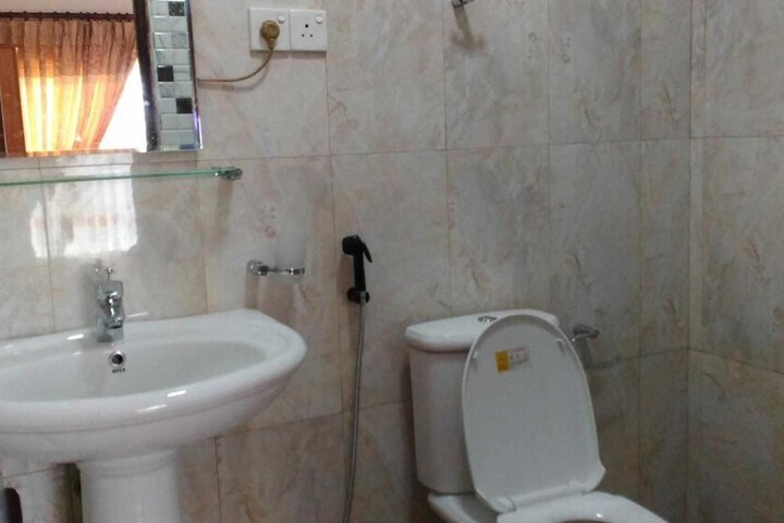 Room 10 of 28