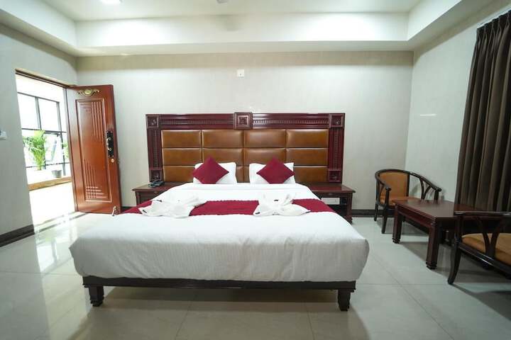Room 4 of 9
