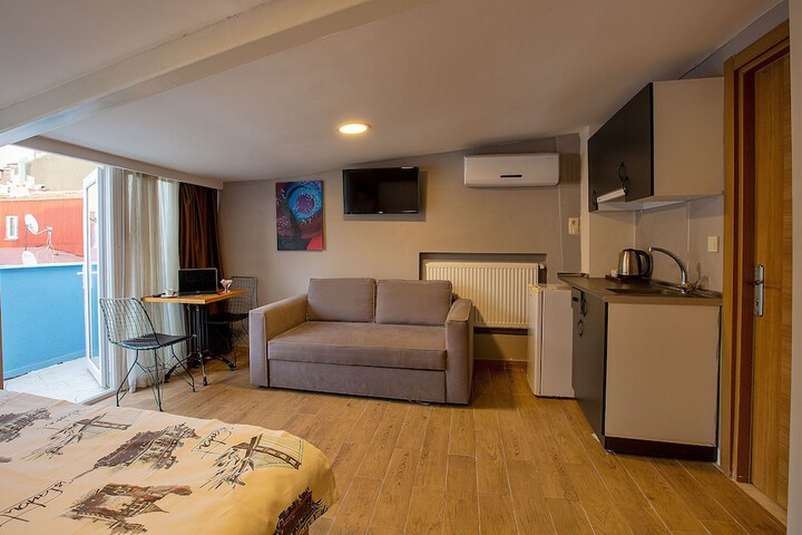 Room 8 of 31