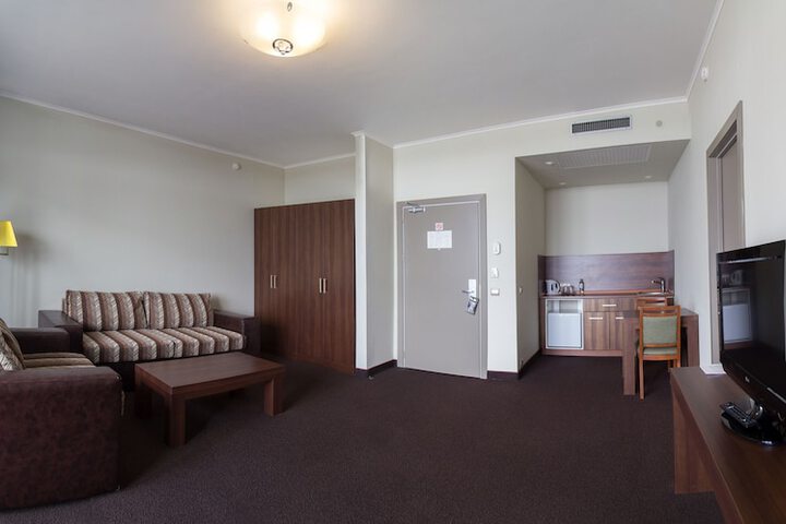 Room 16 of 110