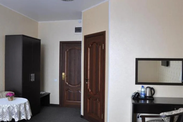 Room 4 of 20