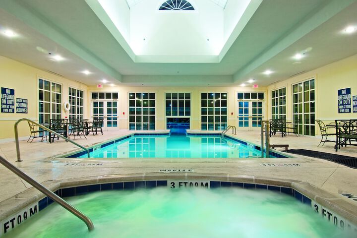 Indoor spa tub