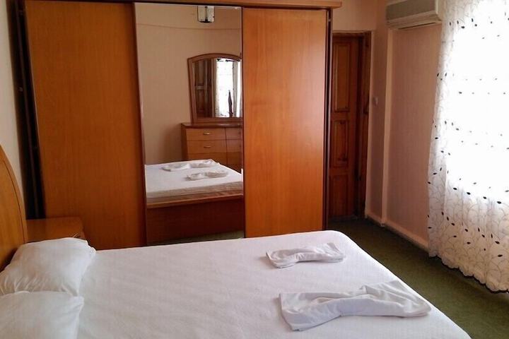 Room 9 of 21