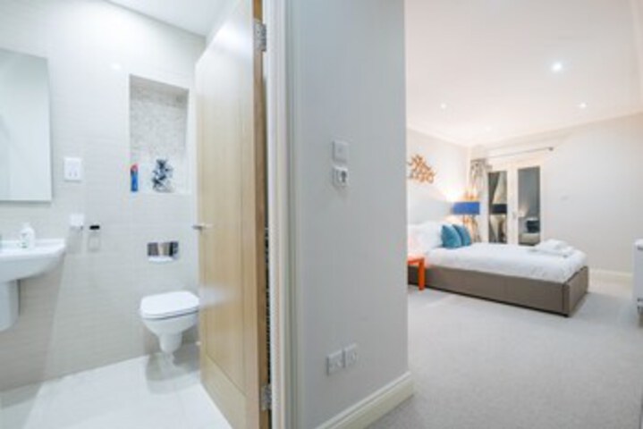 Room 4 of 20