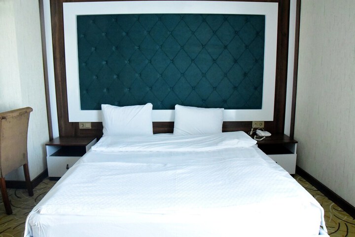 Room 9 of 17