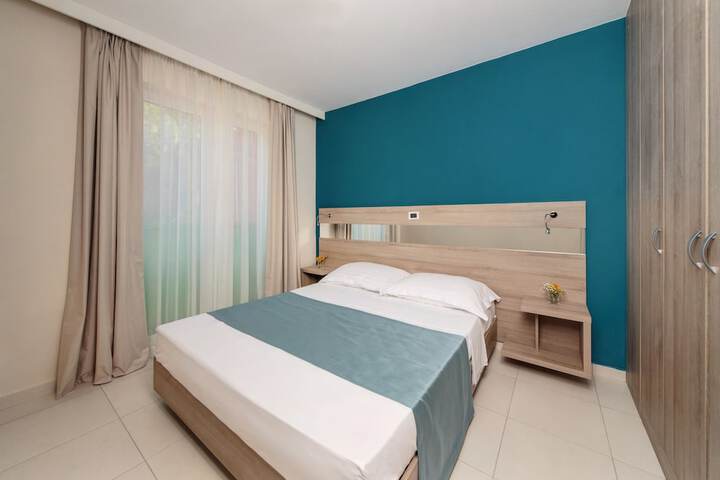 Room 4 of 36