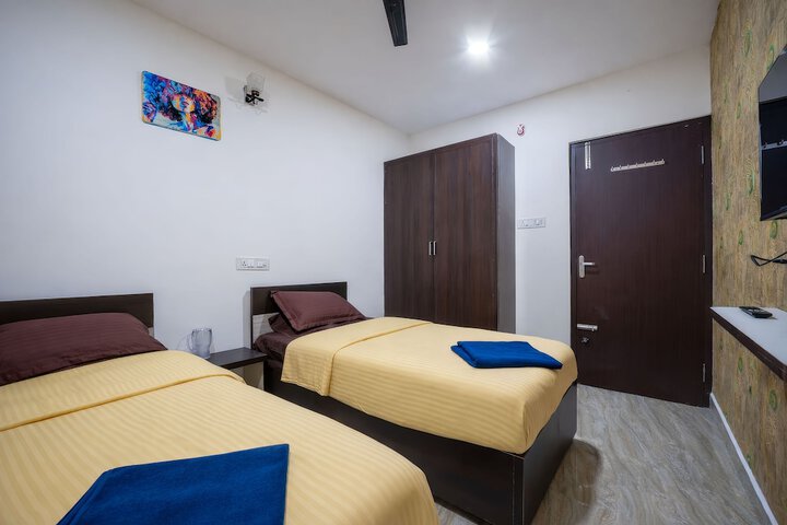 Room 3 of 34
