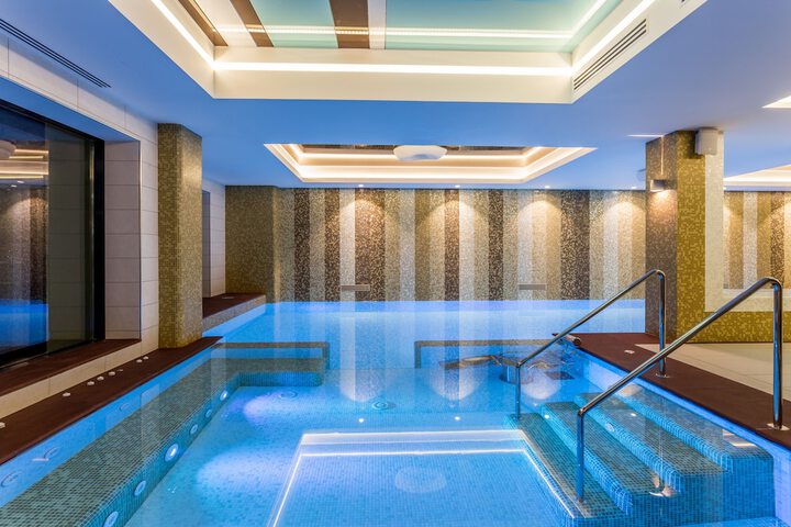 Hotel Pool