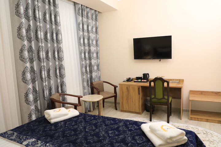 Room 5 of 50