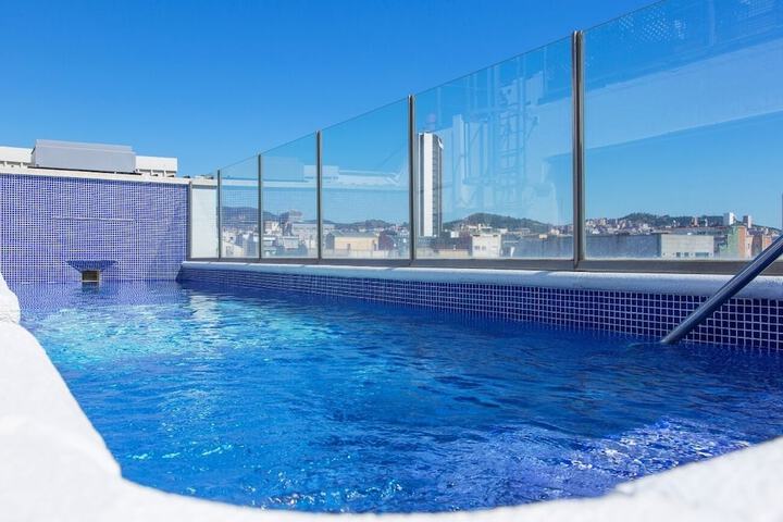 Hotel Pool