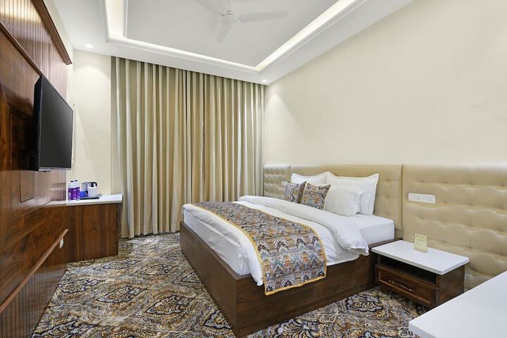 Room 10 of 10