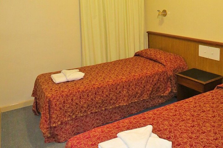 Room 6 of 24