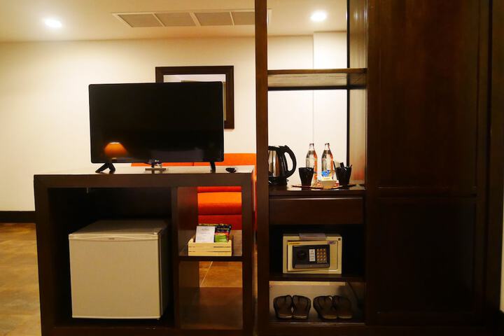 Room 11 of 77