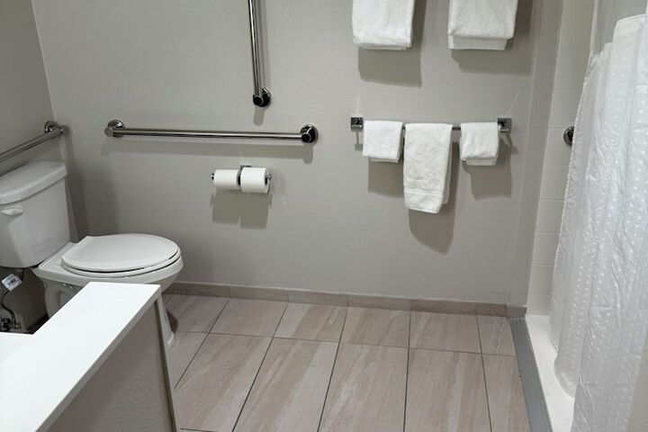 Room 11 of 32