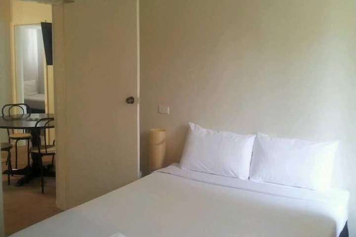 Room 6 of 9