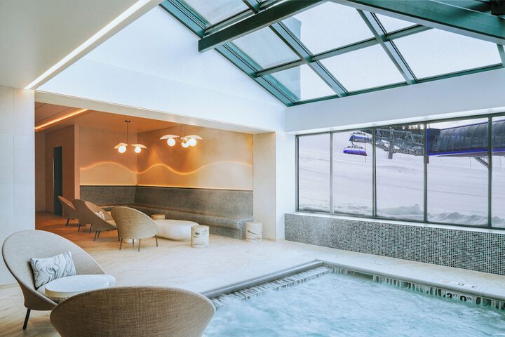 Indoor spa tub