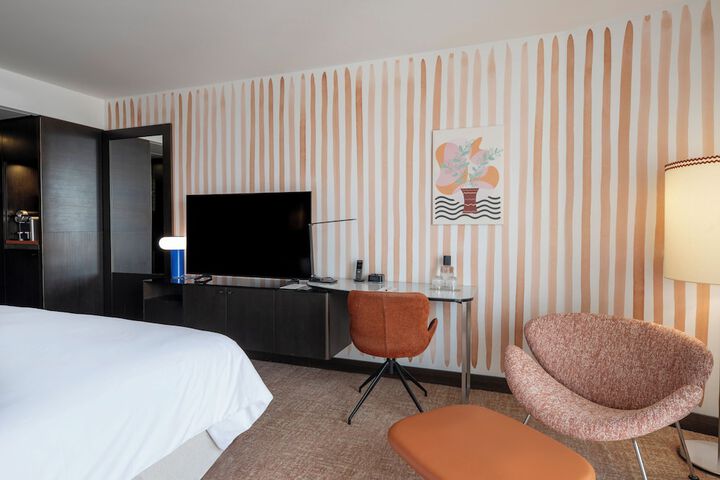 Room 32 of 155