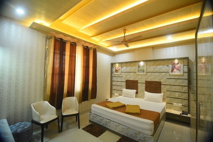 Room 6 of 28