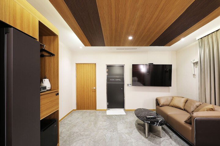 Room 6 of 32