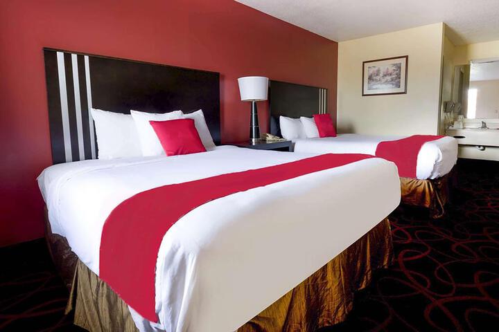 2 Queen Beds (3 of 11)