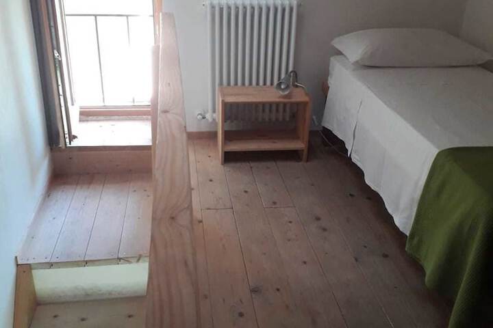 Room 11 of 13