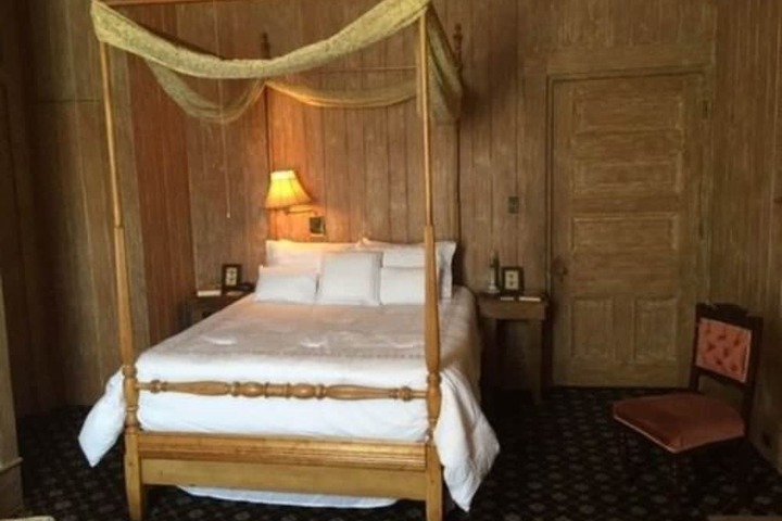 Room 5 of 42