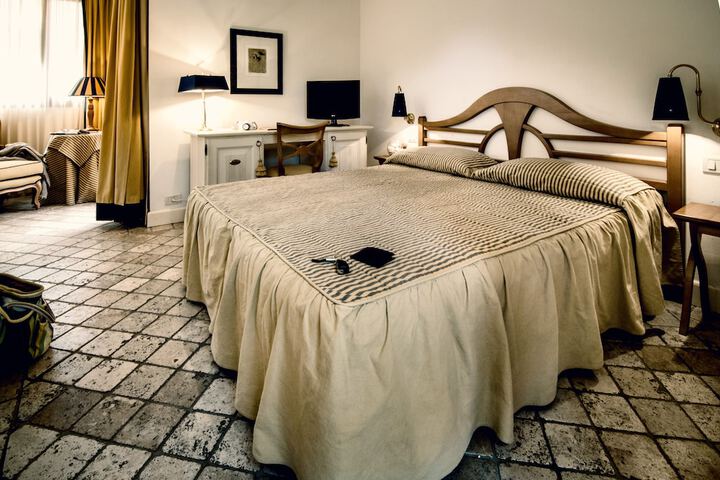 Room 9 of 40