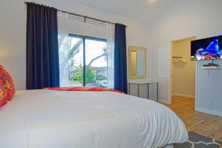 Suite Escapes 10 3 Br Condo in Anaheim, CA