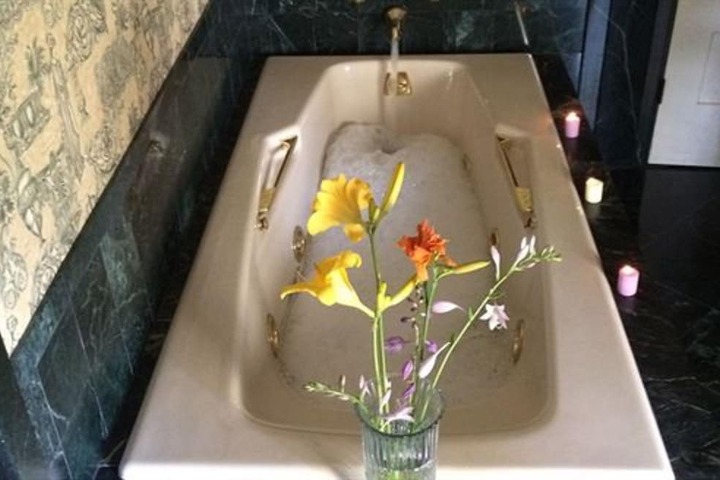 Jetted tub