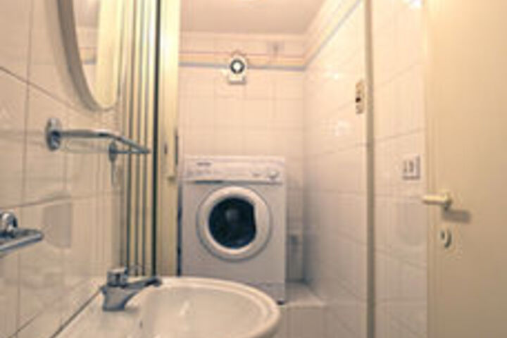 Room 15 of 105
