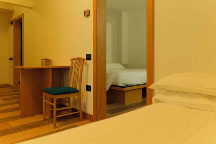 Room 7 of 32