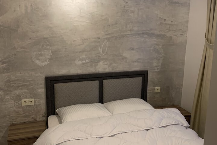 Room 15 of 159