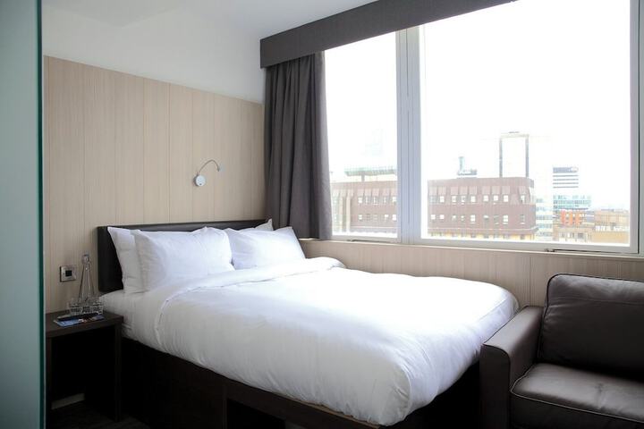 Room 7 of 37