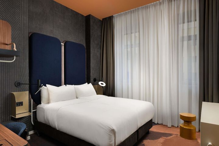Room 45 of 170