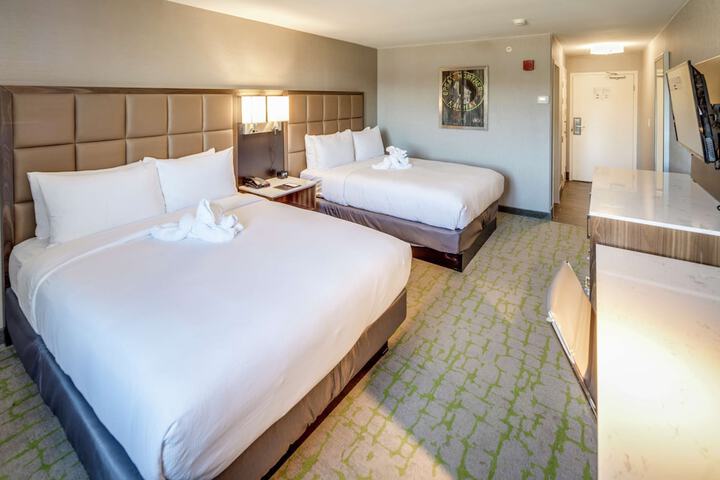 Queen Bed Accessible (4 of 12)