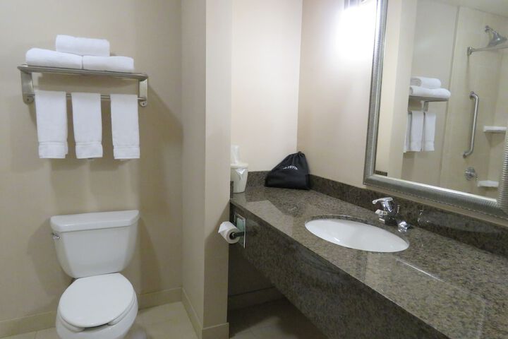 Room 33 of 87