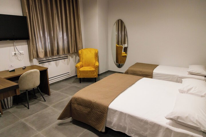 Room 11 of 40