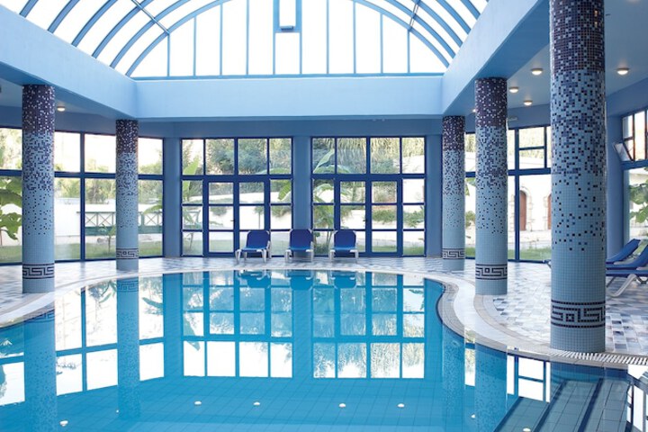 Pool 76 of 193