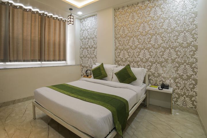 Room 9 of 24