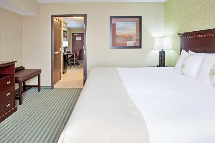 Standard King Bed Accessible (13 of 21)