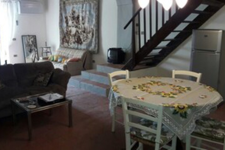 Room 7 of 12