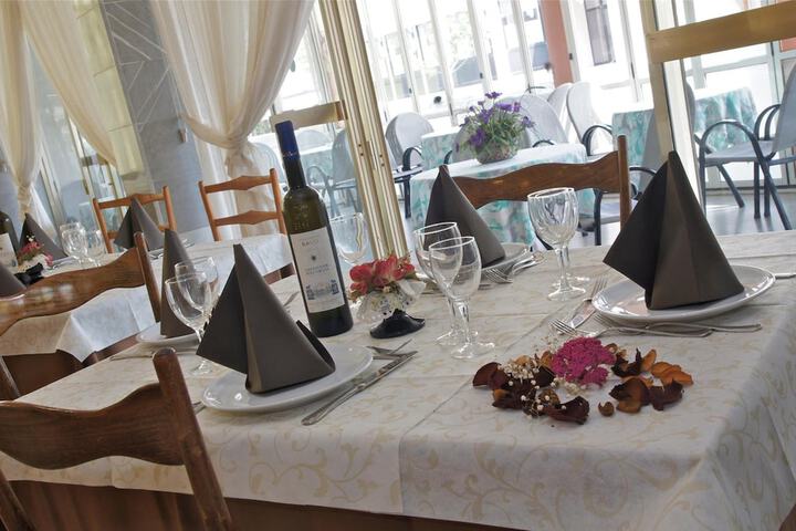 Dining 44 of 55